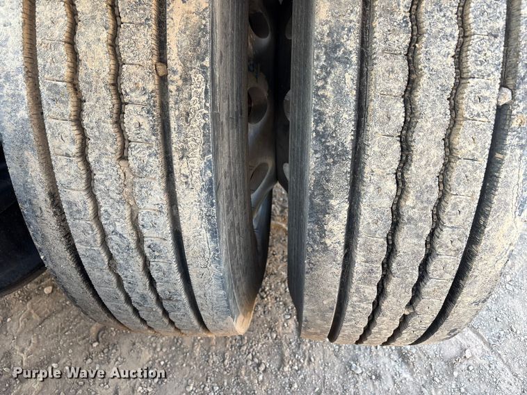 image for item EF6085 2007 Kenworth T8 Series semi truck