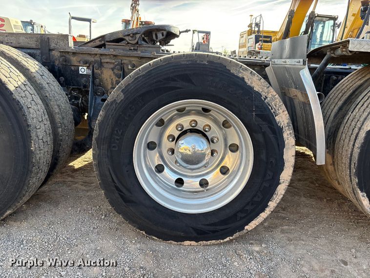 image for item EF6085 2007 Kenworth T8 Series semi truck