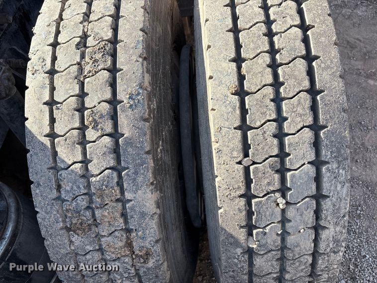 image for item EF6085 2007 Kenworth T8 Series semi truck