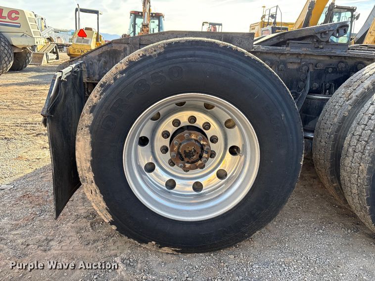 image for item EF6085 2007 Kenworth T8 Series semi truck