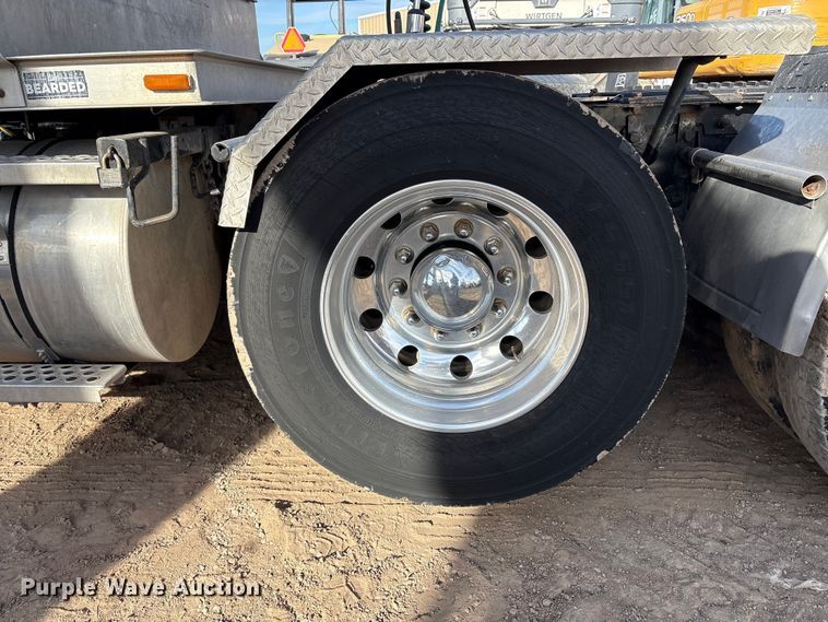 image for item EF6085 2007 Kenworth T8 Series semi truck