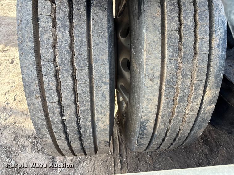 image for item EF6085 2007 Kenworth T8 Series semi truck