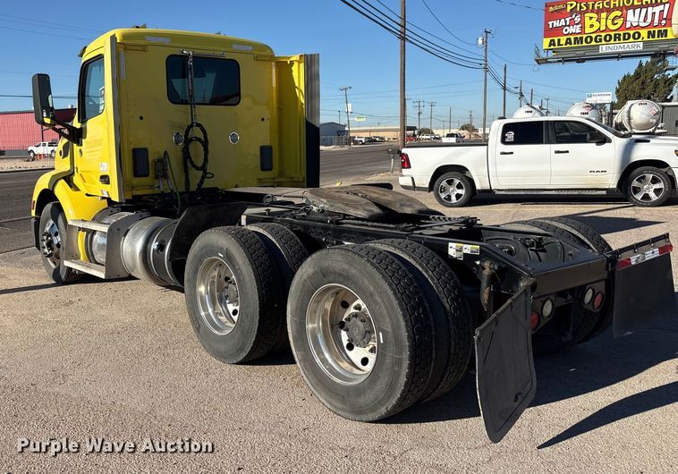 image for item EF6160 2018 Peterbilt 579 semi truck