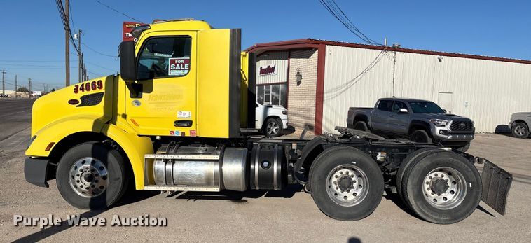 image for item EF6160 2018 Peterbilt 579 semi truck