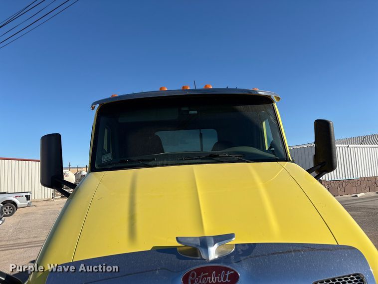 image for item EF6160 2018 Peterbilt 579 semi truck
