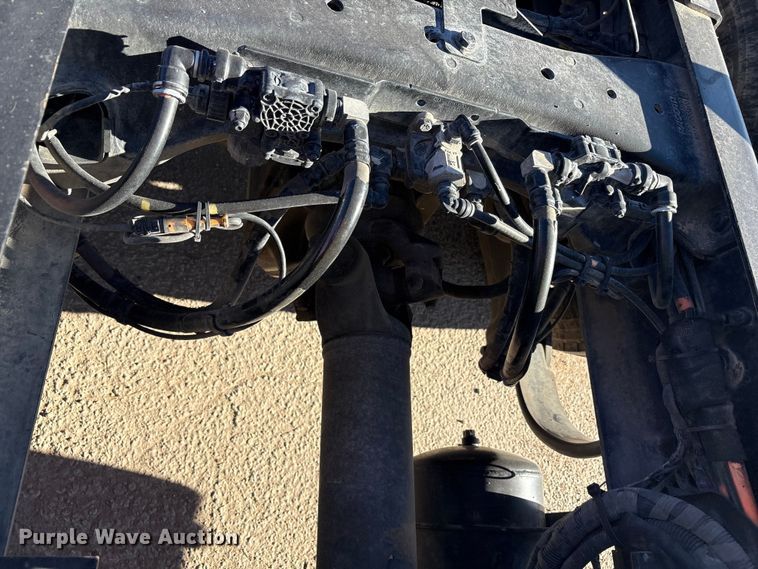 image for item EF6160 2018 Peterbilt 579 semi truck