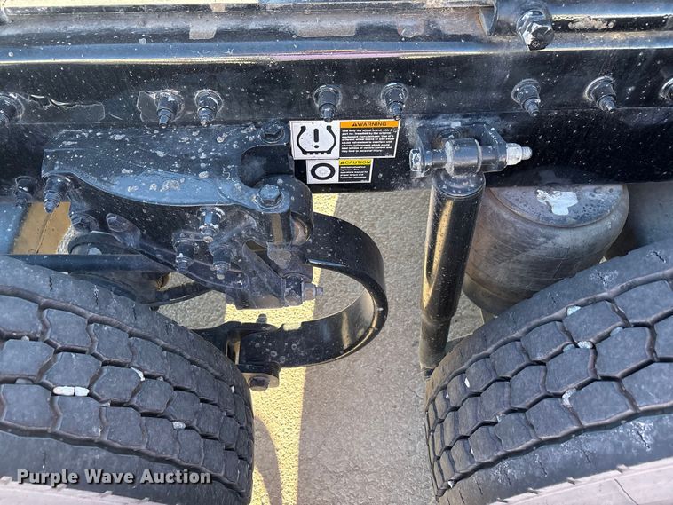 image for item EF6160 2018 Peterbilt 579 semi truck