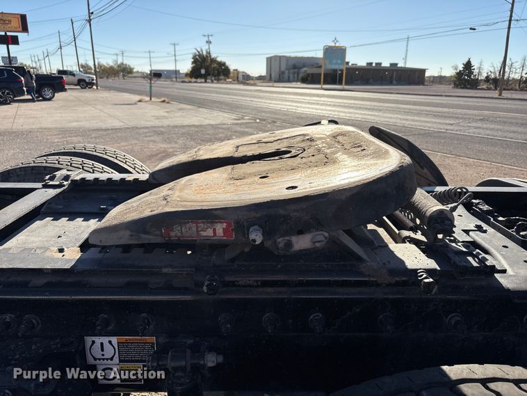 image for item EF6160 2018 Peterbilt 579 semi truck