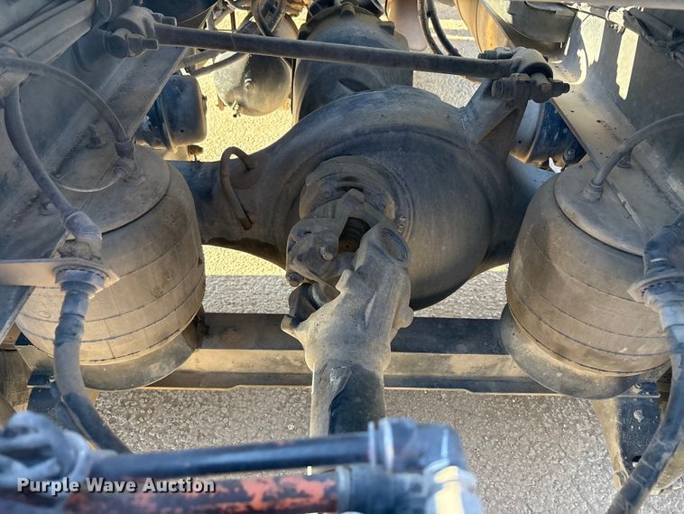 image for item EF6160 2018 Peterbilt 579 semi truck