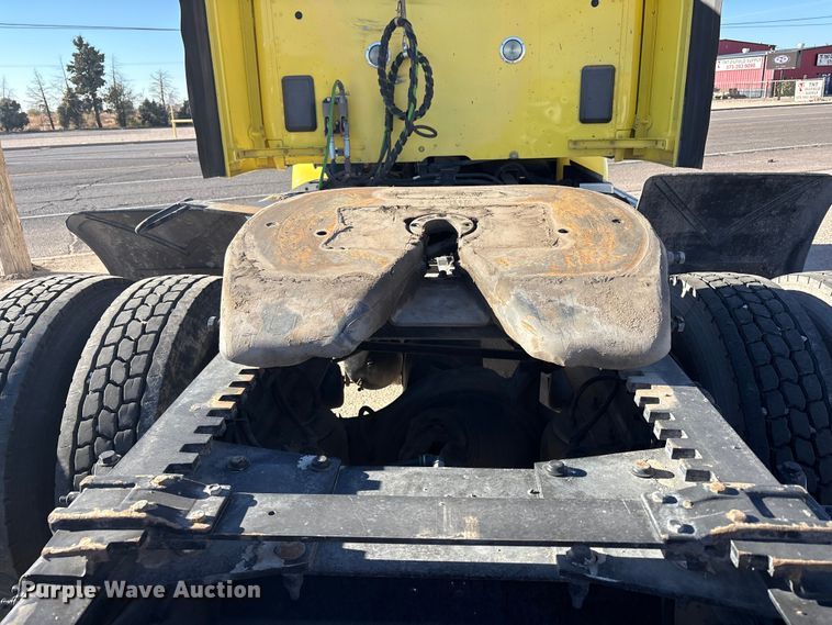 image for item EF6160 2018 Peterbilt 579 semi truck