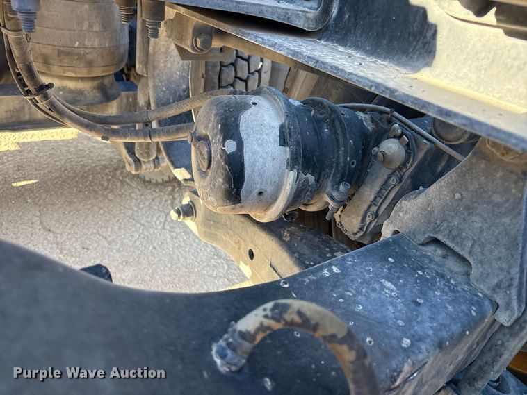 image for item EF6160 2018 Peterbilt 579 semi truck