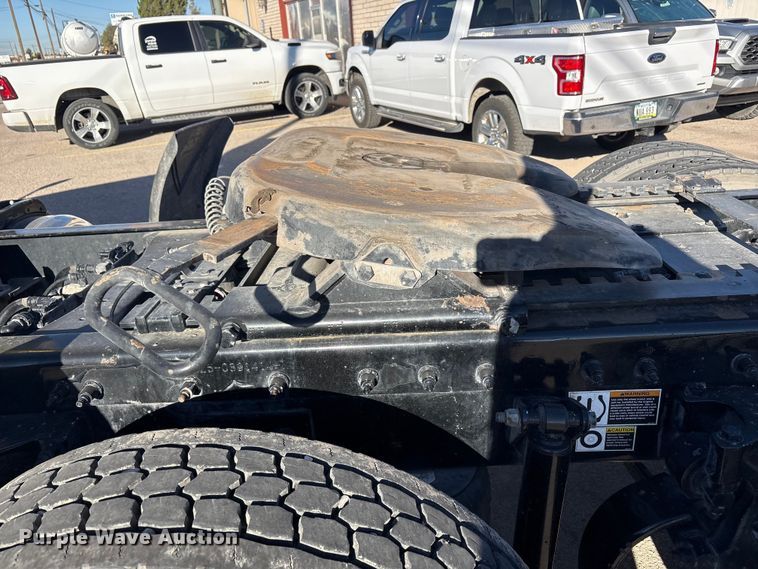 image for item EF6160 2018 Peterbilt 579 semi truck