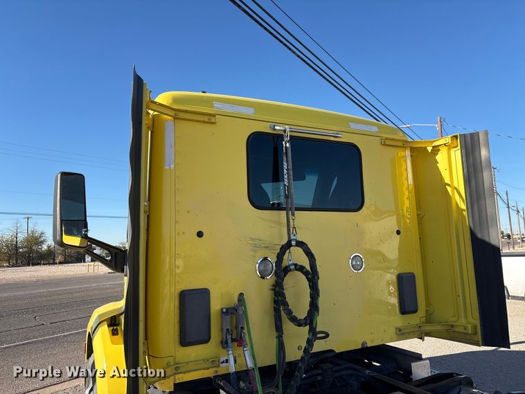 image for item EF6160 2018 Peterbilt 579 semi truck