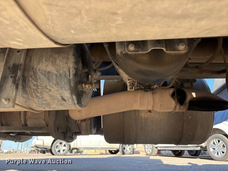 image for item EF6160 2018 Peterbilt 579 semi truck