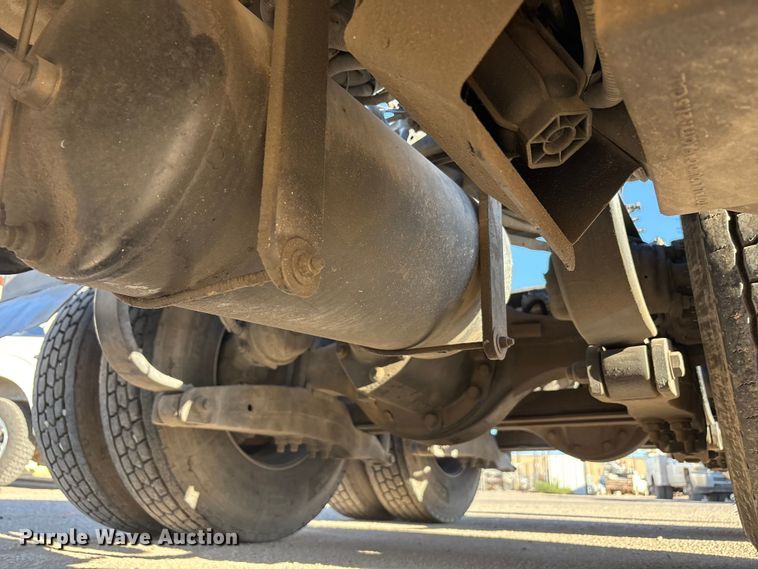 image for item EF6160 2018 Peterbilt 579 semi truck