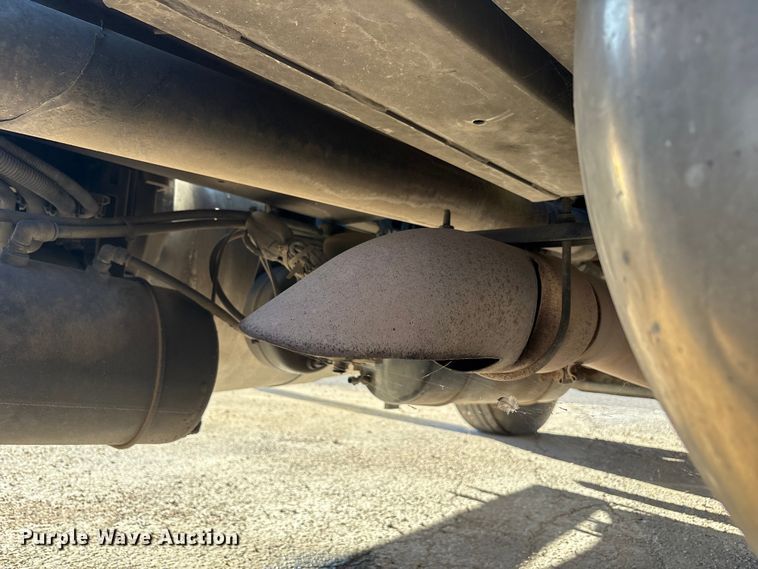 image for item EF6160 2018 Peterbilt 579 semi truck