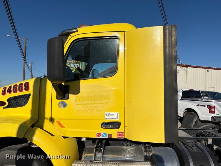 image for item EF6160 2018 Peterbilt 579 semi truck