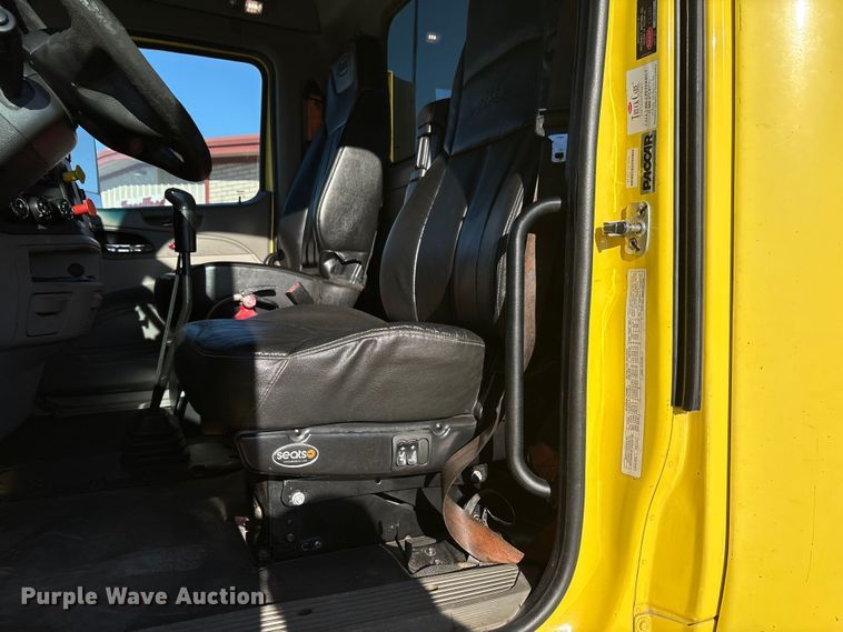 image for item EF6160 2018 Peterbilt 579 semi truck