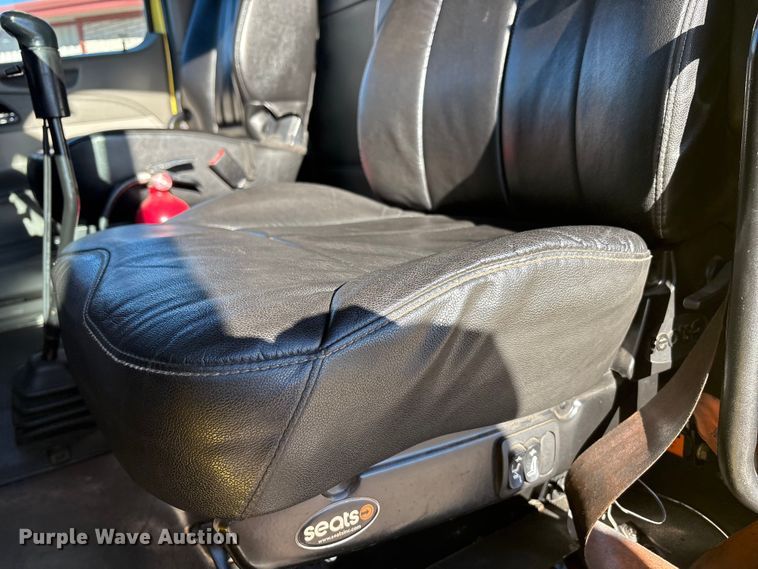 image for item EF6160 2018 Peterbilt 579 semi truck