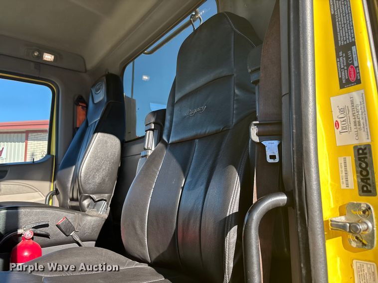 image for item EF6160 2018 Peterbilt 579 semi truck