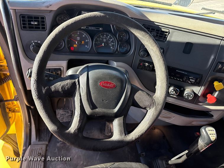 image for item EF6160 2018 Peterbilt 579 semi truck