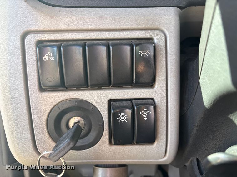 image for item EF6160 2018 Peterbilt 579 semi truck