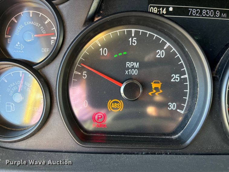 image for item EF6160 2018 Peterbilt 579 semi truck