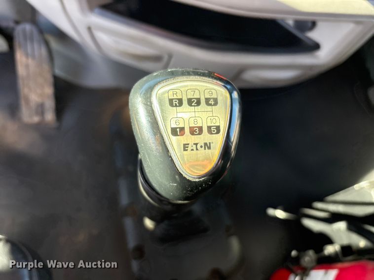 image for item EF6160 2018 Peterbilt 579 semi truck