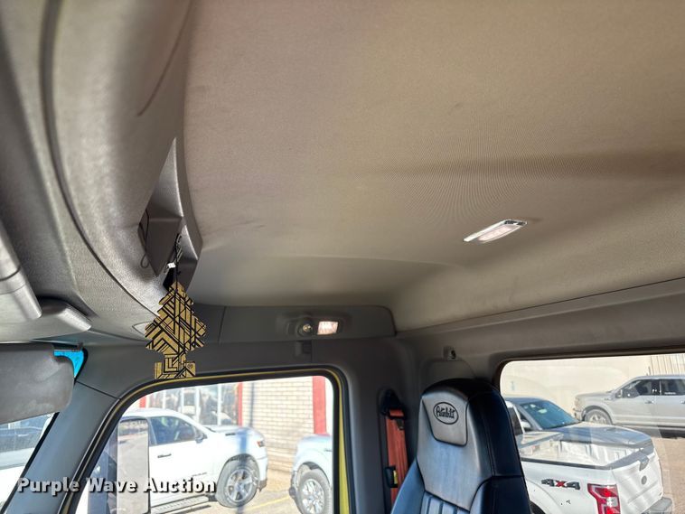 image for item EF6160 2018 Peterbilt 579 semi truck