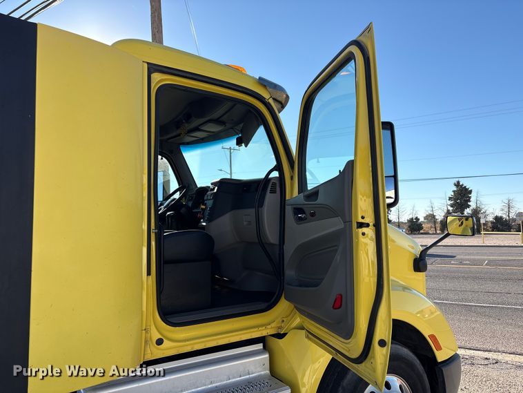 image for item EF6160 2018 Peterbilt 579 semi truck