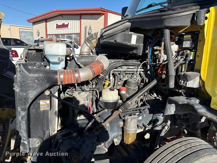 image for item EF6160 2018 Peterbilt 579 semi truck