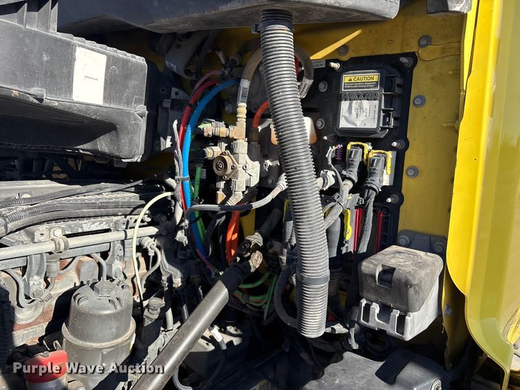 image for item EF6160 2018 Peterbilt 579 semi truck