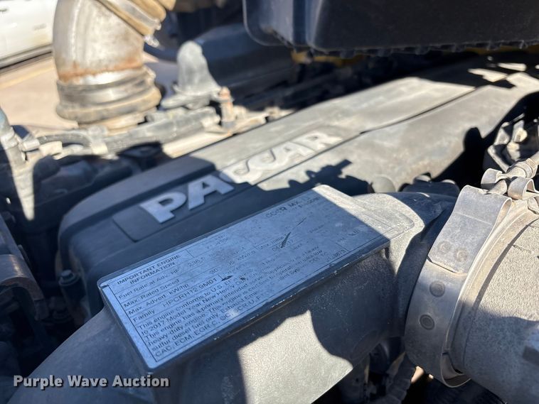 image for item EF6160 2018 Peterbilt 579 semi truck