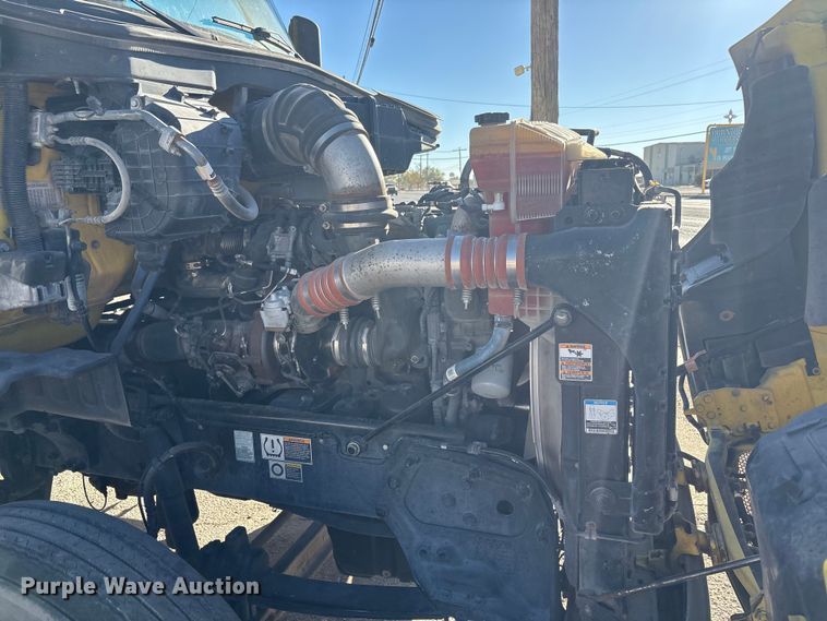 image for item EF6160 2018 Peterbilt 579 semi truck