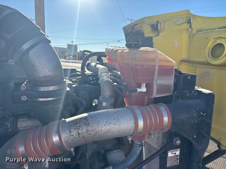 image for item EF6160 2018 Peterbilt 579 semi truck