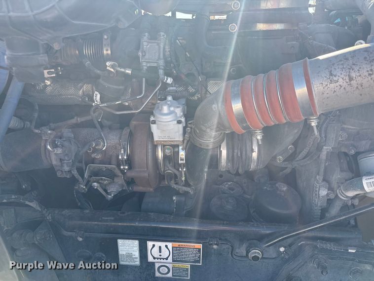 image for item EF6160 2018 Peterbilt 579 semi truck