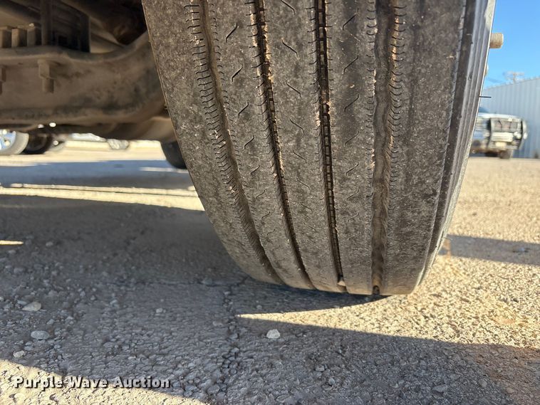 image for item EF6160 2018 Peterbilt 579 semi truck