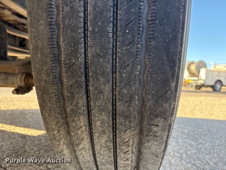 image for item EF6160 2018 Peterbilt 579 semi truck