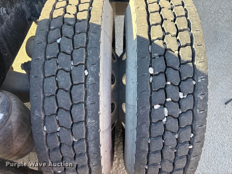 image for item EF6160 2018 Peterbilt 579 semi truck