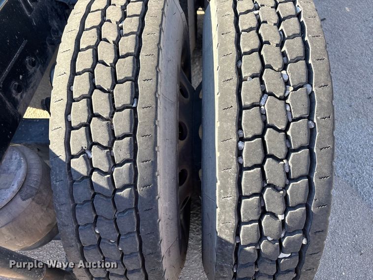 image for item EF6160 2018 Peterbilt 579 semi truck