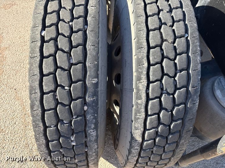 image for item EF6160 2018 Peterbilt 579 semi truck