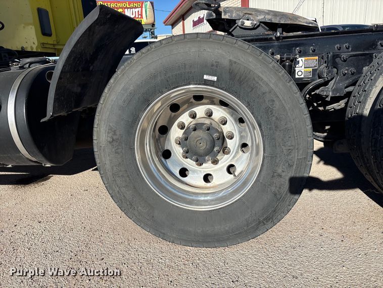 image for item EF6160 2018 Peterbilt 579 semi truck