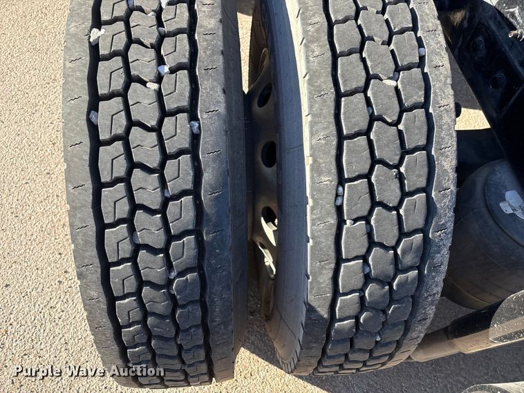 image for item EF6160 2018 Peterbilt 579 semi truck