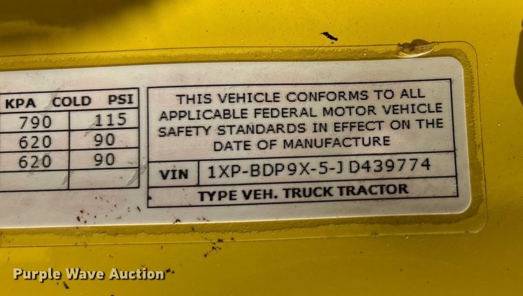 image for item EF6160 2018 Peterbilt 579 semi truck