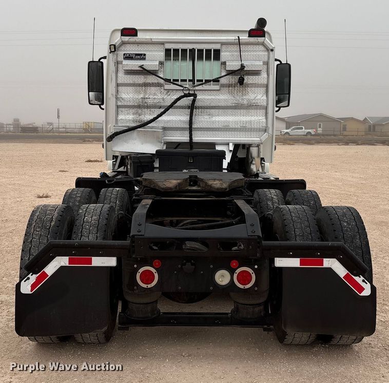 image for item EF6249 2013 Volvo VNL semi truck