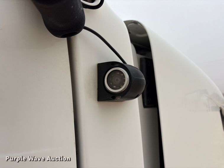 image for item EF6249 2013 Volvo VNL semi truck