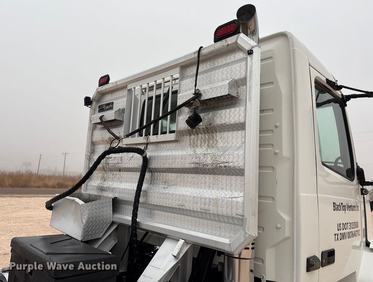 image for item EF6249 2013 Volvo VNL semi truck