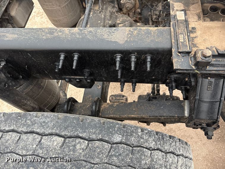 image for item EF6249 2013 Volvo VNL semi truck