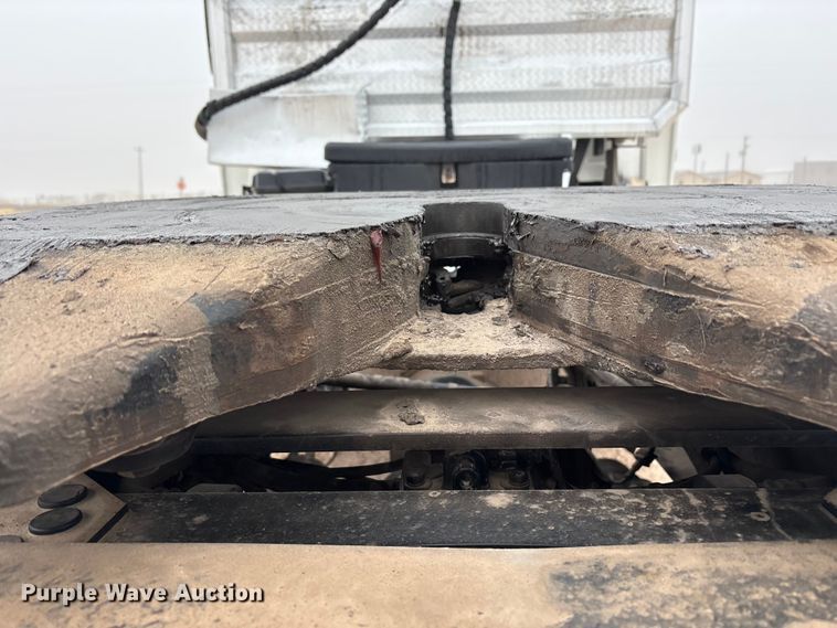 image for item EF6249 2013 Volvo VNL semi truck