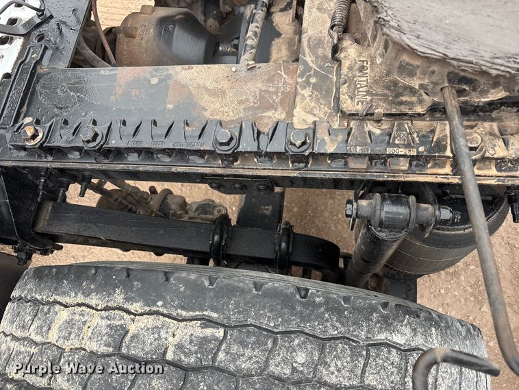 image for item EF6249 2013 Volvo VNL semi truck